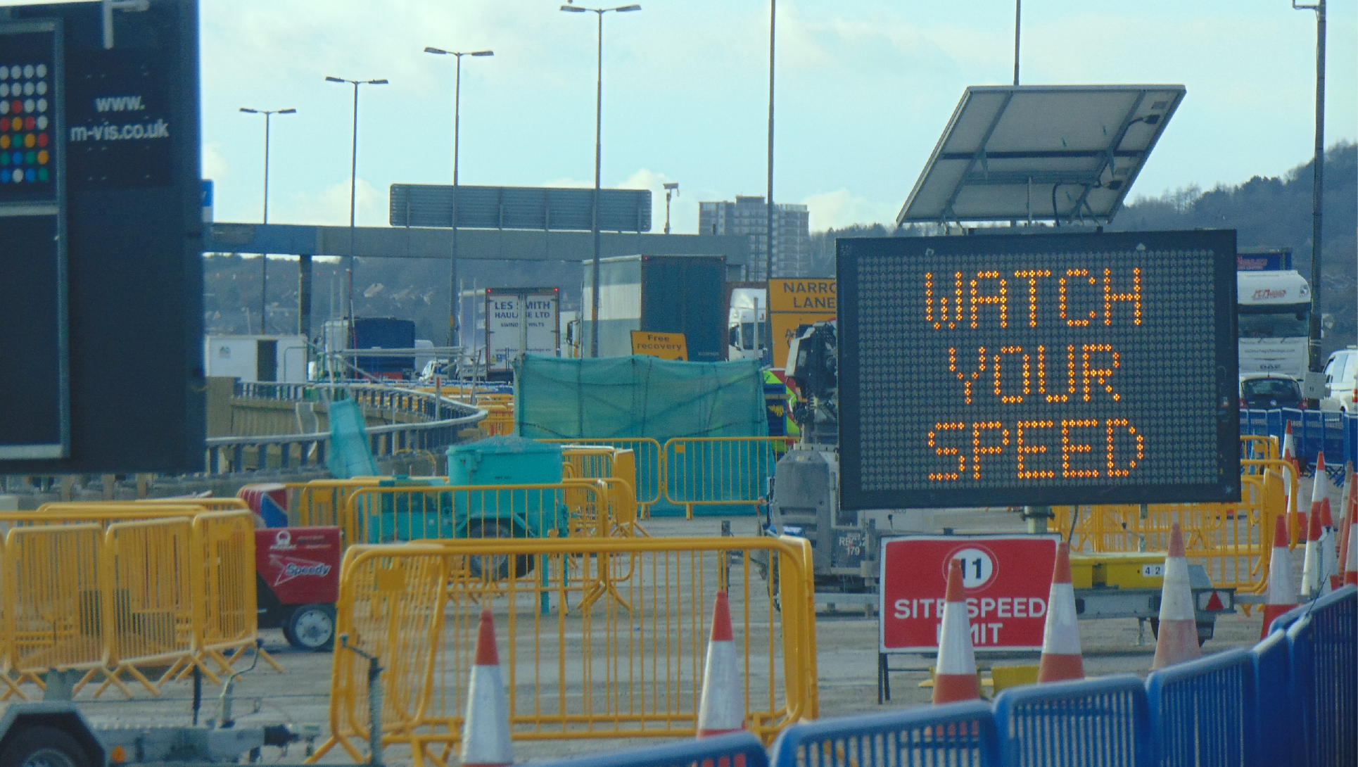 Portable 5-colour VMS for hire for road works