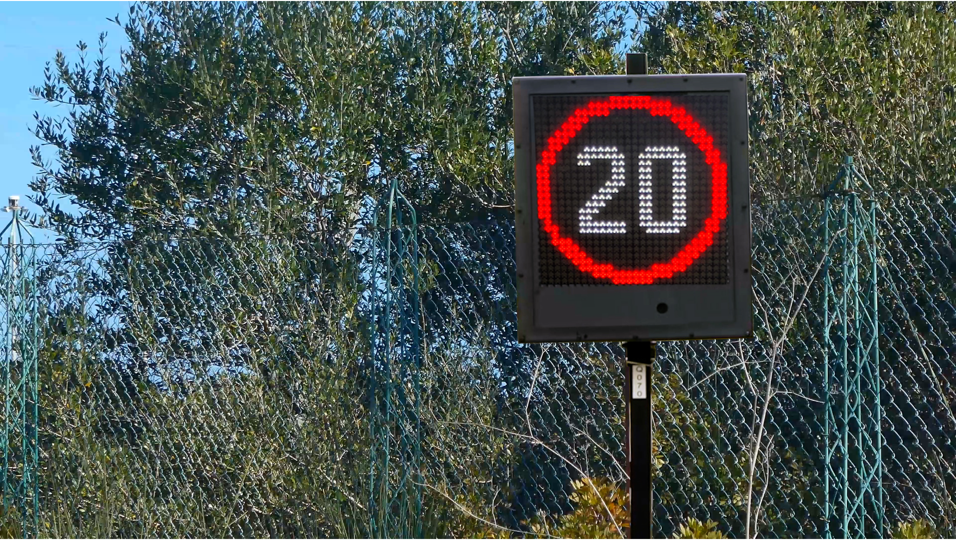 20 speed roundel for road safety